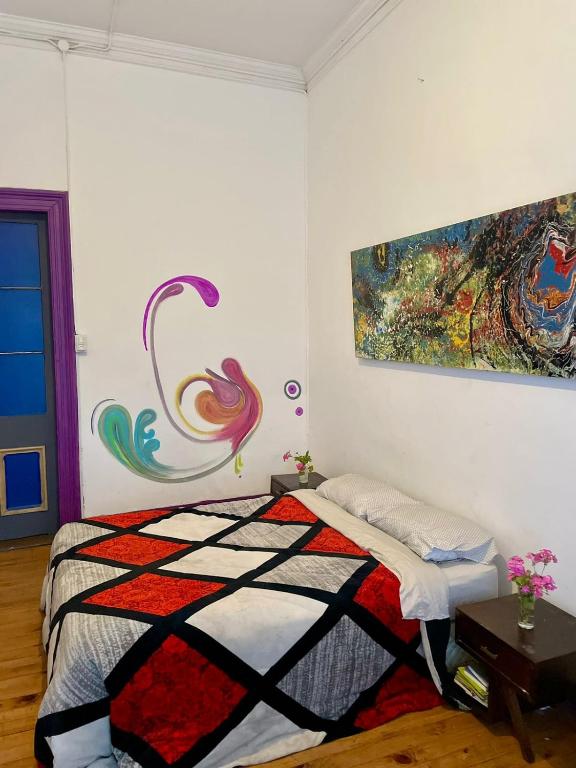 Uma cama ou camas num quarto em Art Hostel Casa Chaman