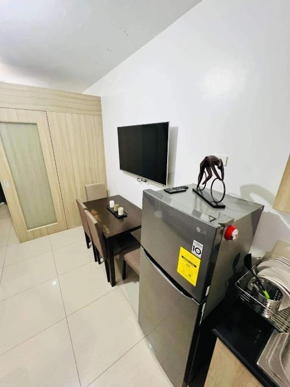 Shore Residences MOA 1BR with balcony by darpm - One-Bedroom Apartment With Balcony