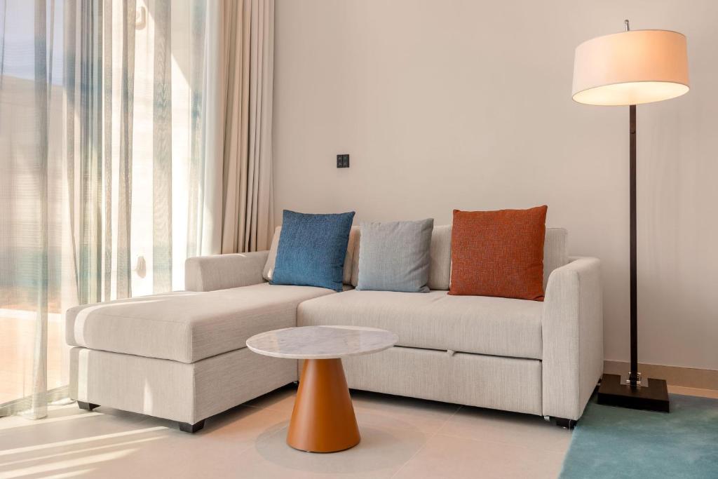 Posezení v ubytování Ajman Hotel & Villas by Blazon Hotels
