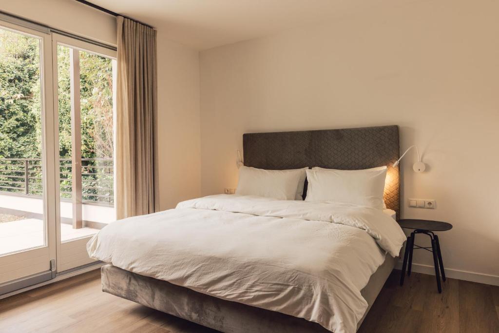 Pomella's Guesthouse - Two-Bedroom Apartment With Terrace