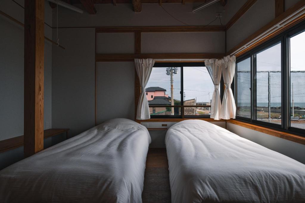 Postel nebo postele na pokoji v ubytování 町に停泊する港のフロント moyai 舫