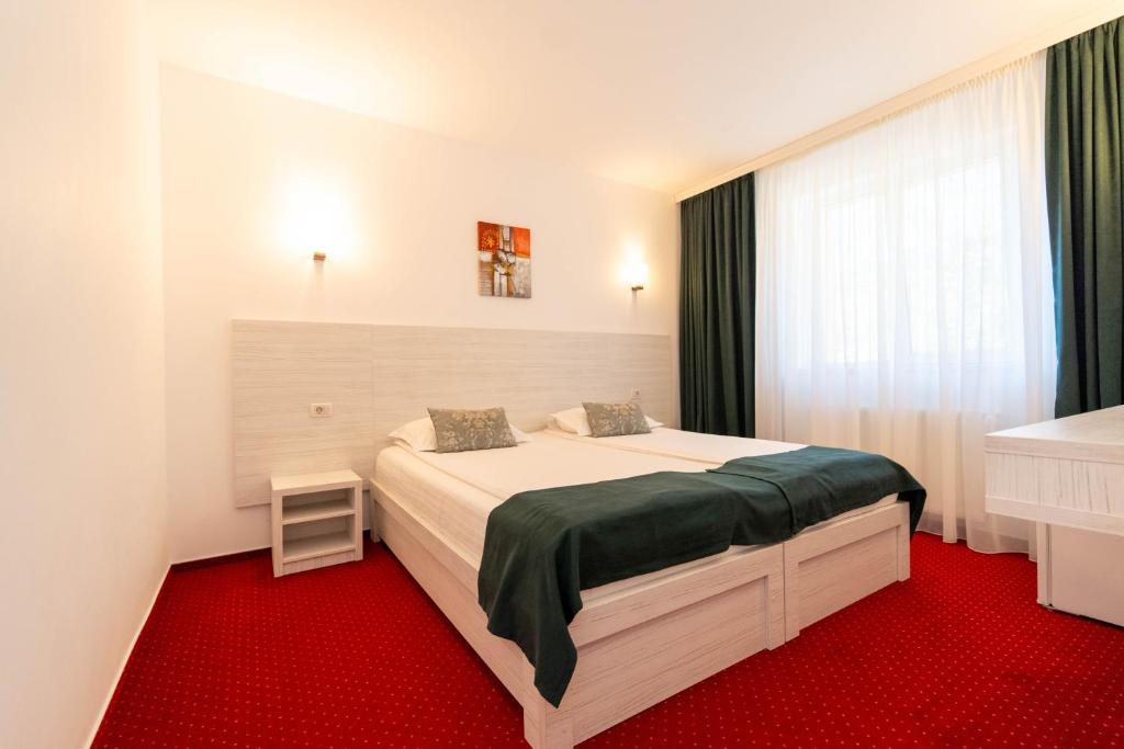 Postel nebo postele na pokoji v ubytování Hotel Cirus