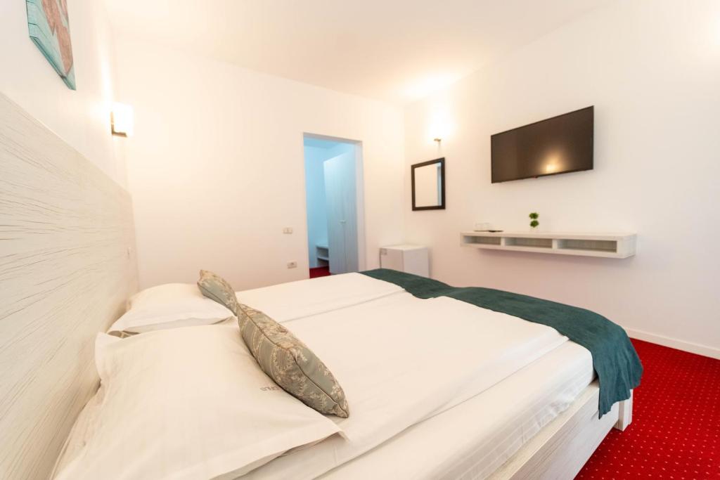 Postel nebo postele na pokoji v ubytování Hotel Cirus
