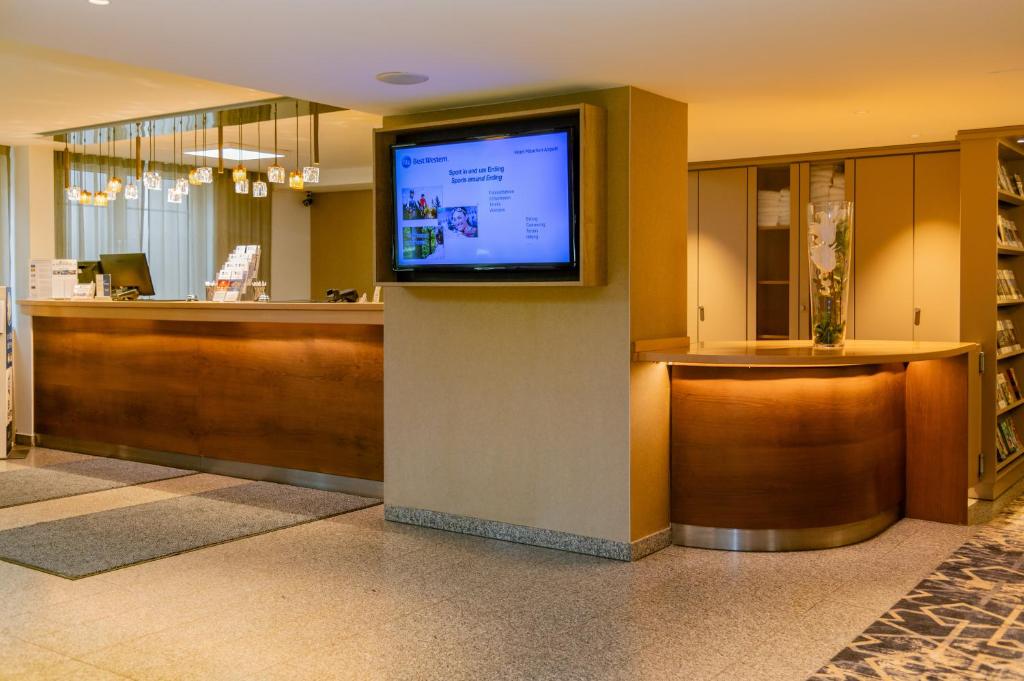 TV a/nebo společenská místnost v ubytování Best Western Hotel München Airport