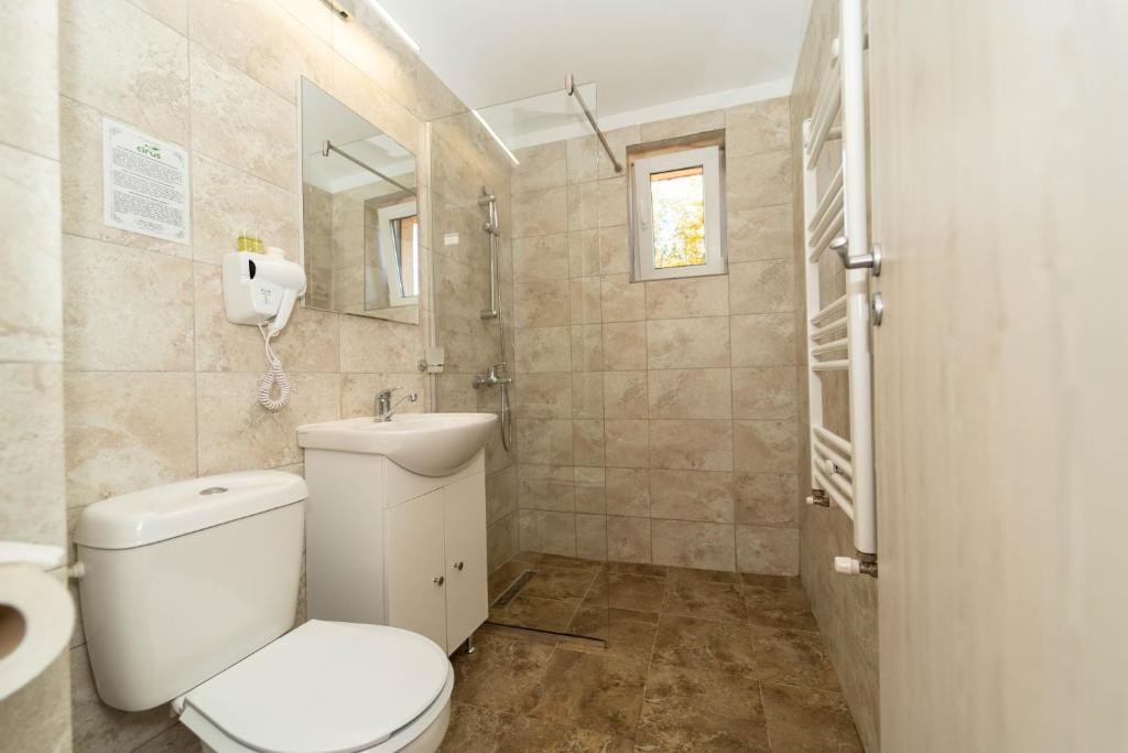 Koupelna v ubytování Hotel Cirus