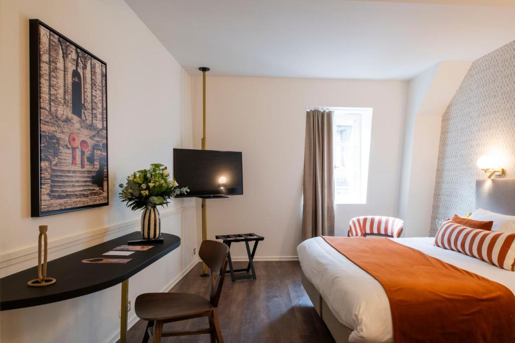 Postel nebo postele na pokoji v ubytování Hôtel La Truffe Noire
