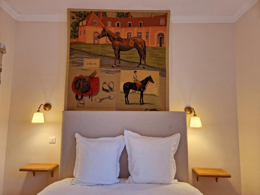 Postel nebo postele na pokoji v ubytování HOTEL DE L'ABBAYE DE LONGPONT