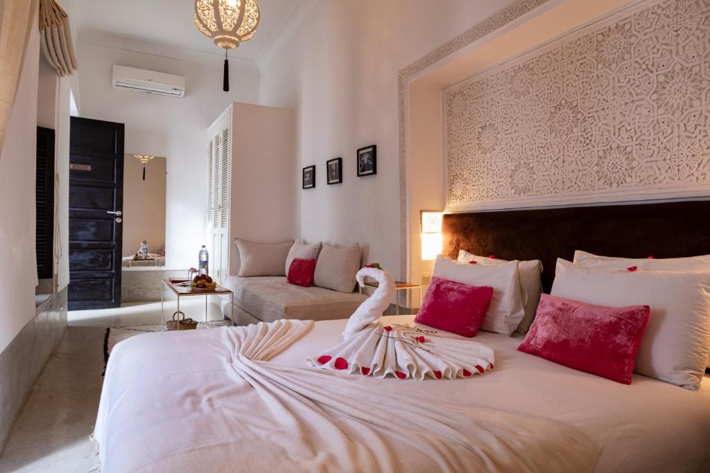 Postel nebo postele na pokoji v ubytování Riad Sapphire & Spa