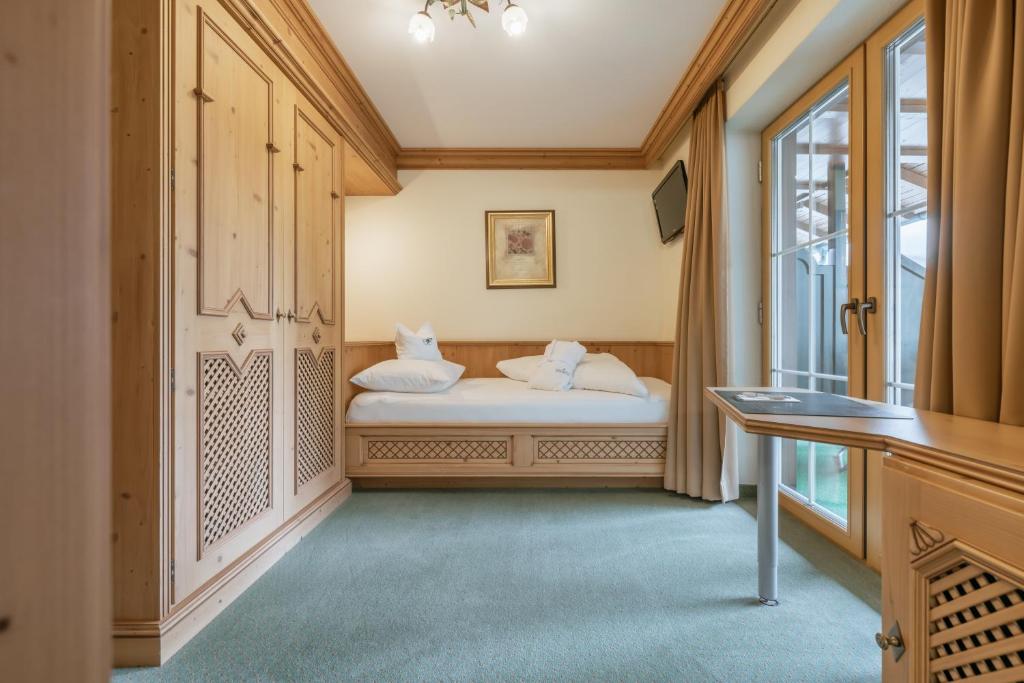 Postel nebo postele na pokoji v ubytování KERSCHDORFER - wohlfühlhotel garni - adults only