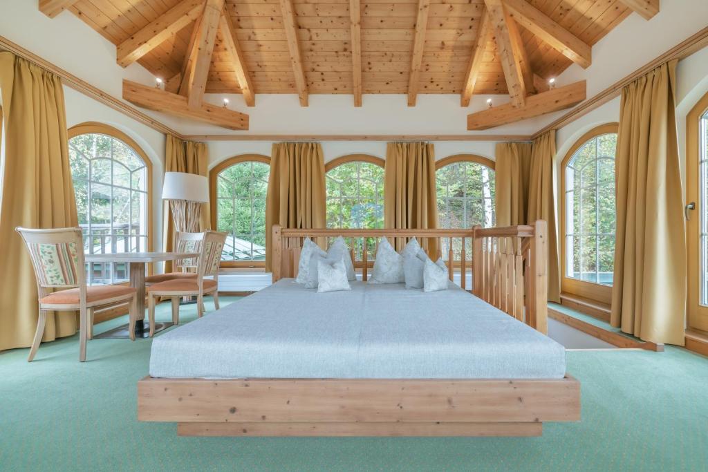 Postel nebo postele na pokoji v ubytování KERSCHDORFER - wohlfühlhotel garni - adults only