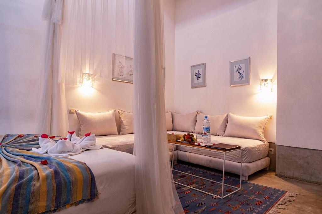 Postel nebo postele na pokoji v ubytování Riad Sapphire & Spa