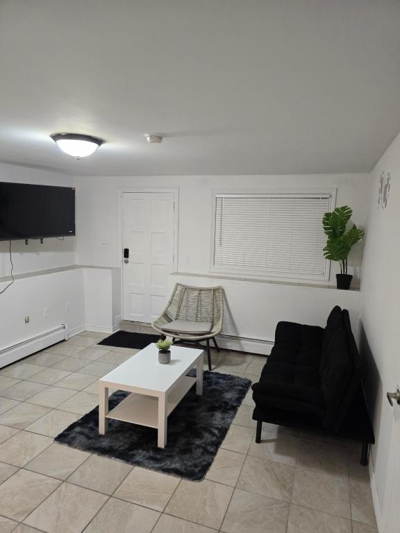 TV a/nebo společenská místnost v ubytování Cozy Apartment