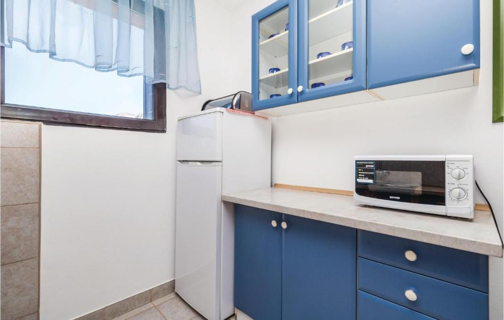 Kuchnia lub aneks kuchenny w obiekcie Holiday Home Pag 5