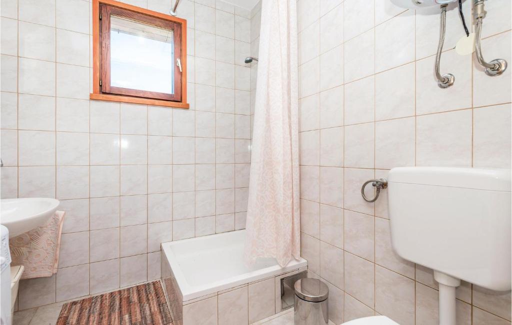 Łazienka w obiekcie Holiday Home Pag 5