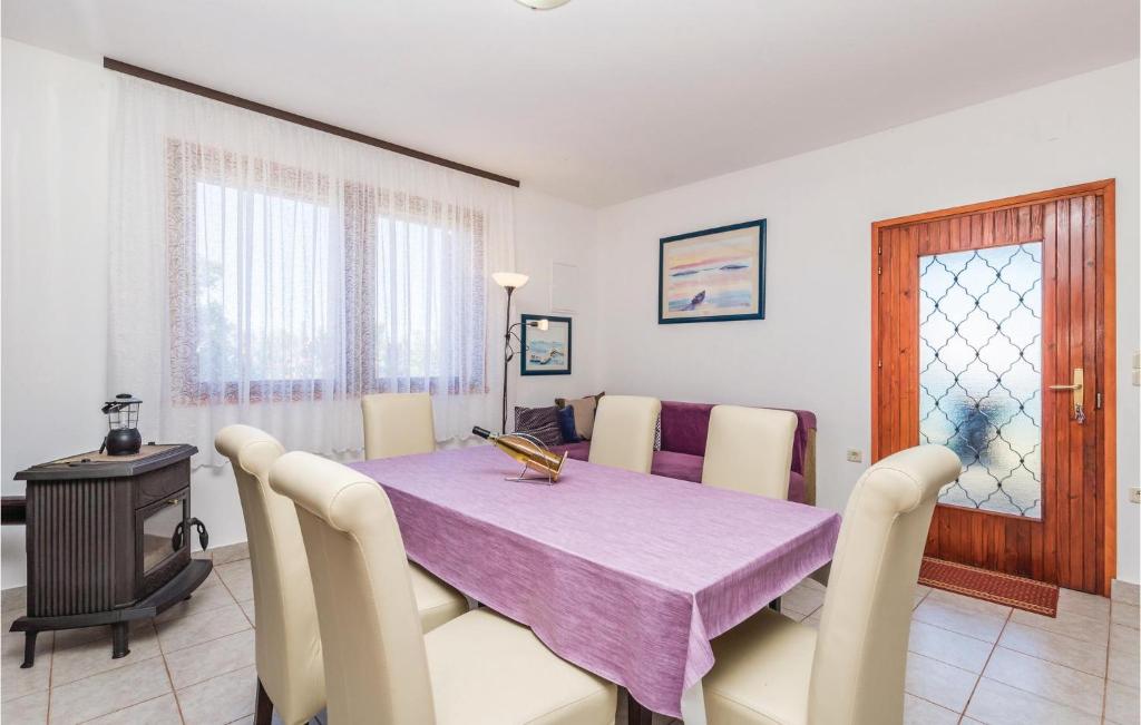 Część wypoczynkowa w obiekcie Holiday Home Pag 5