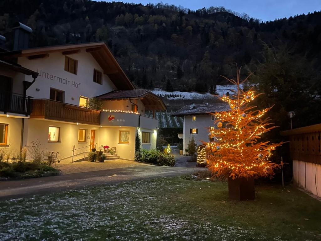 En generel udsigt til bjerge eller udsigt til bjerge taget fra feriegården