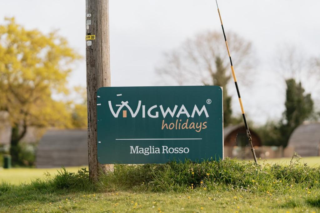 Maglia Rosso by Wigwam Holidays 8