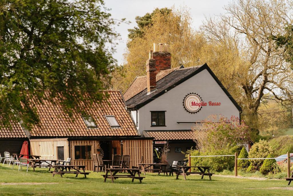 Maglia Rosso by Wigwam Holidays 3