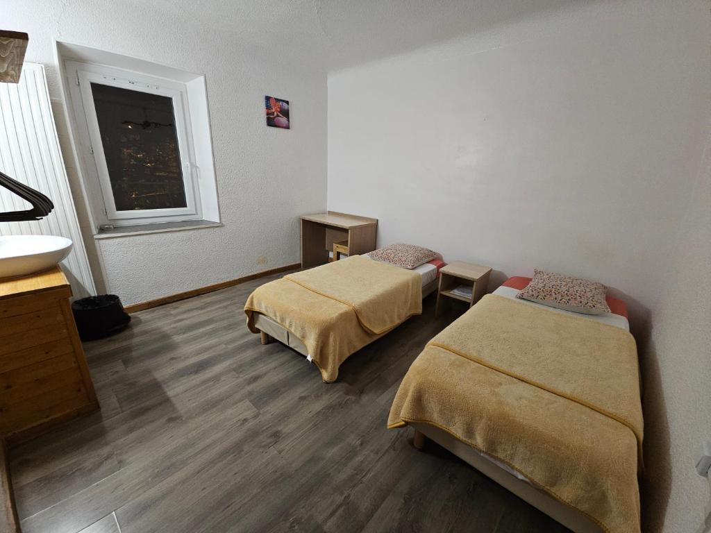 Postel nebo postele na pokoji v ubytování Hotel de la Gare