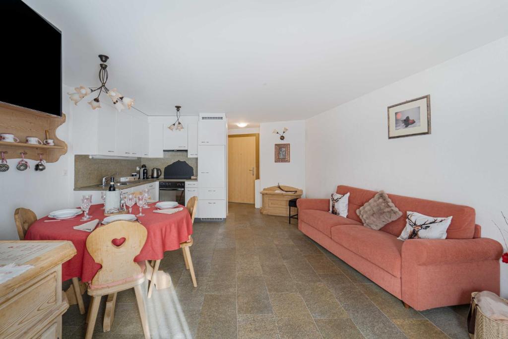Apartment Chesa Erica 65m2 with private garden