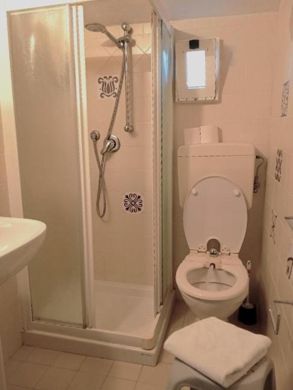 Koupelna v ubytování WuHostel