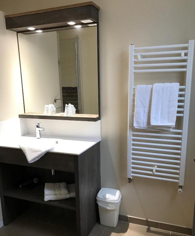 Koupelna v ubytování Hotel Les Galets Bleus