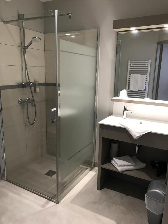 Koupelna v ubytování Hotel Les Galets Bleus
