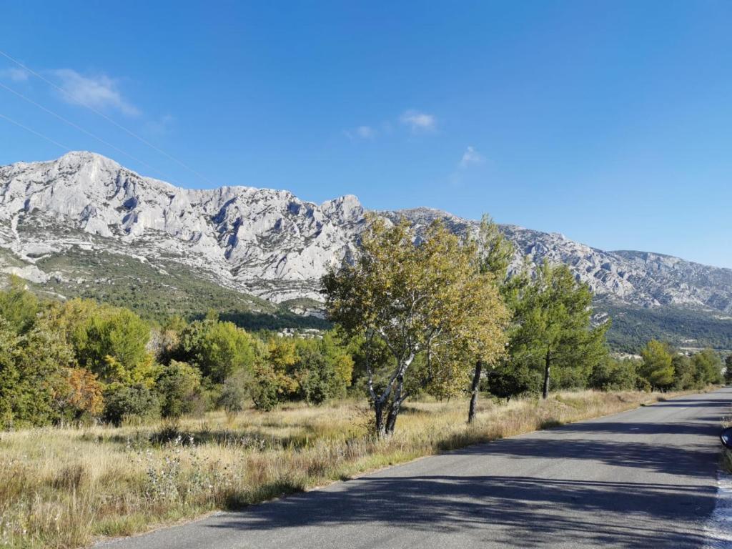 Studio Nuitée en Provence 2 - 13