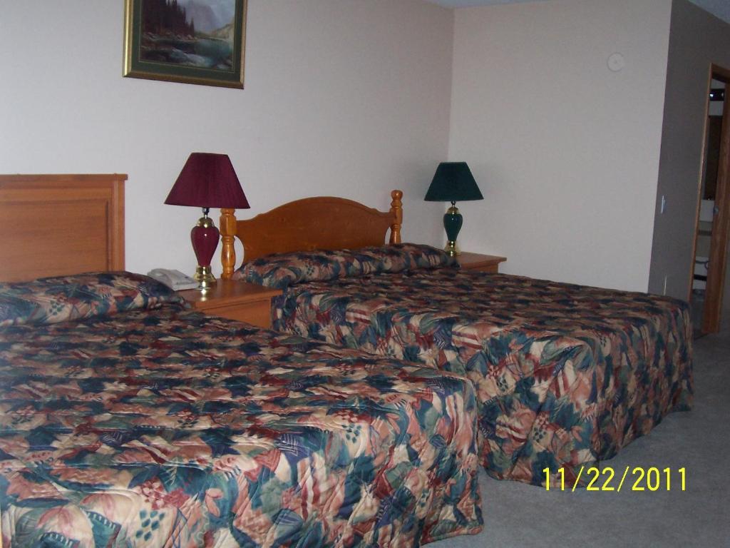 Postel nebo postele na pokoji v ubytování Model A Inn