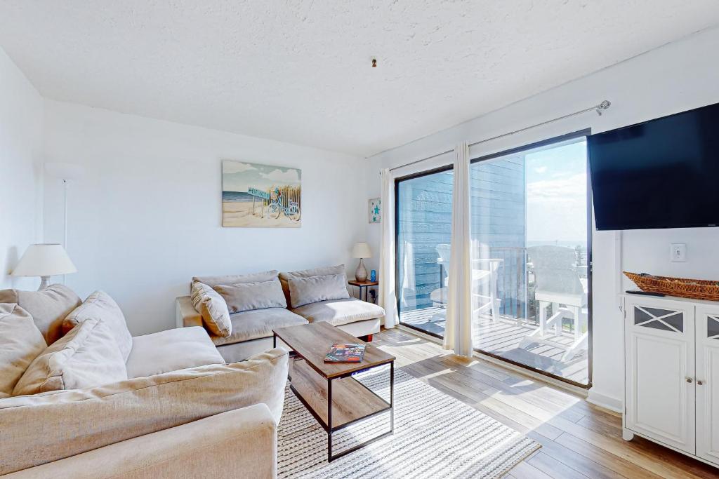 Μια τηλεόραση ή/και κέντρο ψυχαγωγίας στο Myrtle Beach Resort B-446