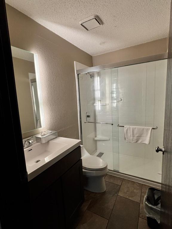 Super 8 by Wyndham Sterling Heights/Detroit Area - 1ベッドルーム キングスイート 禁煙