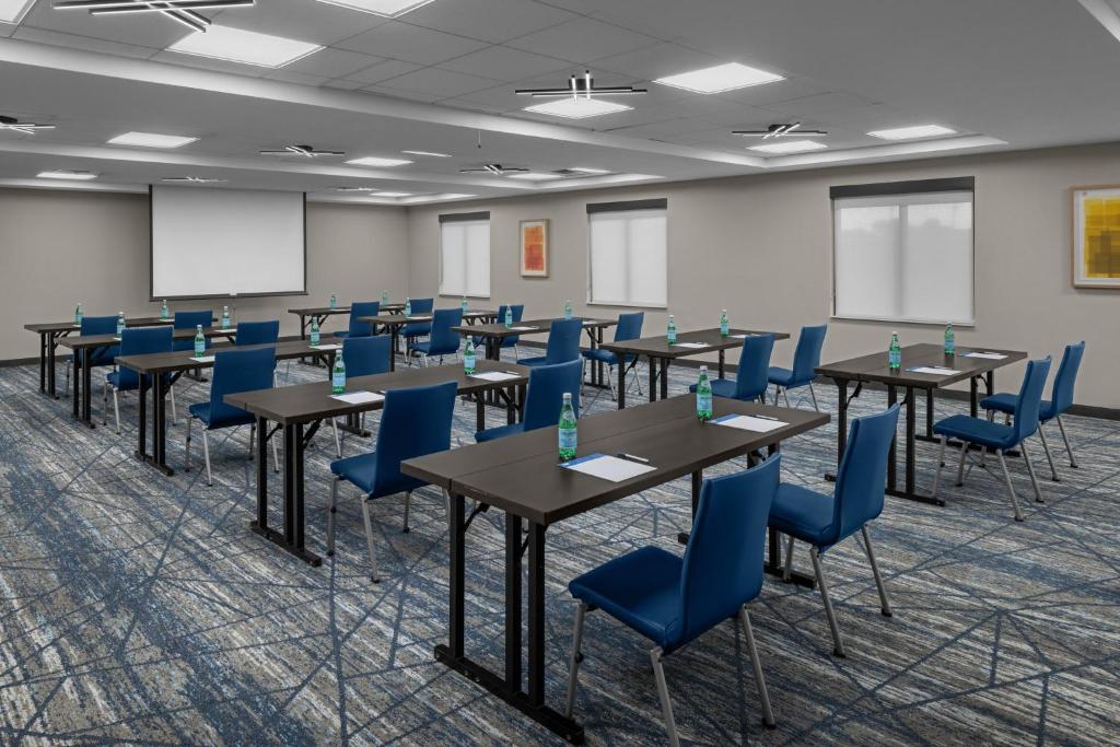 Konferenční prostory v ubytování Holiday Inn Express & Suites Midland Loop 250 by IHG