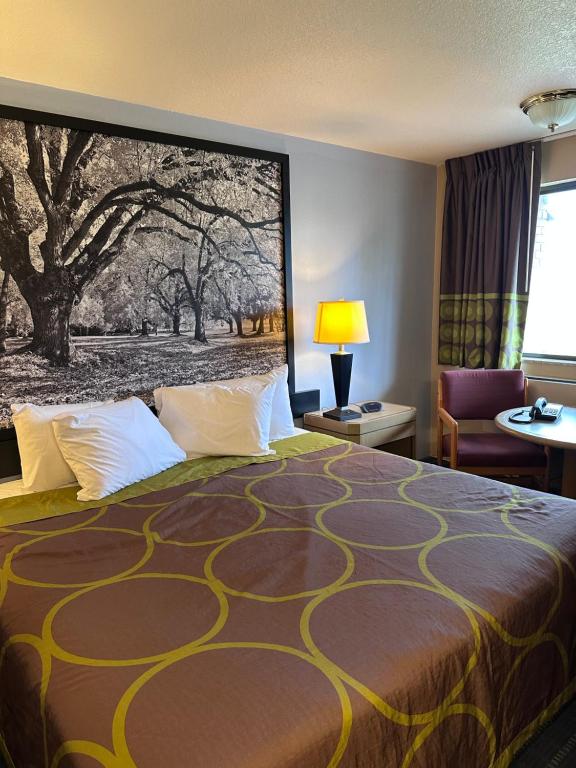 Postel nebo postele na pokoji v ubytování Super 8 by Wyndham Vancouver East