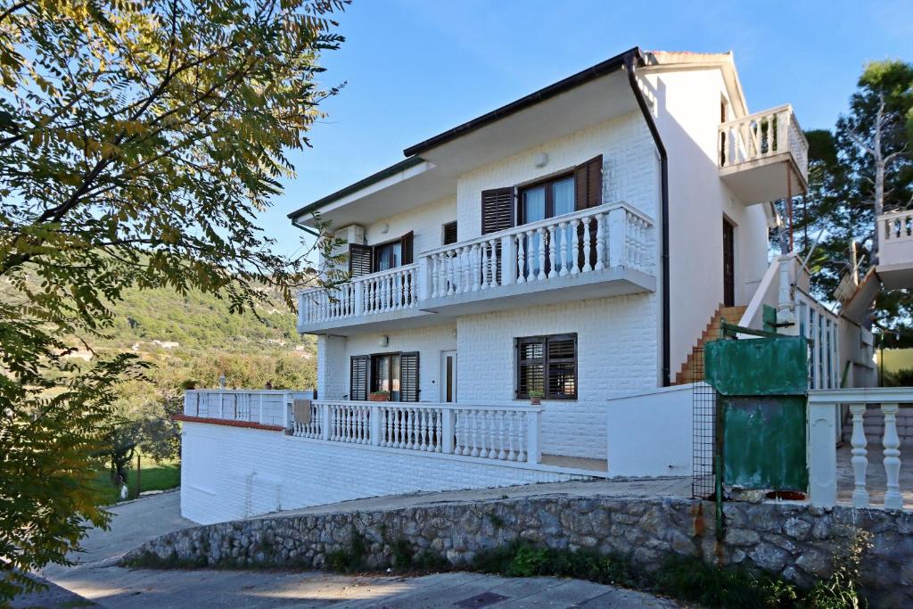 Apartments with parking space Banjol, Rab - 16082