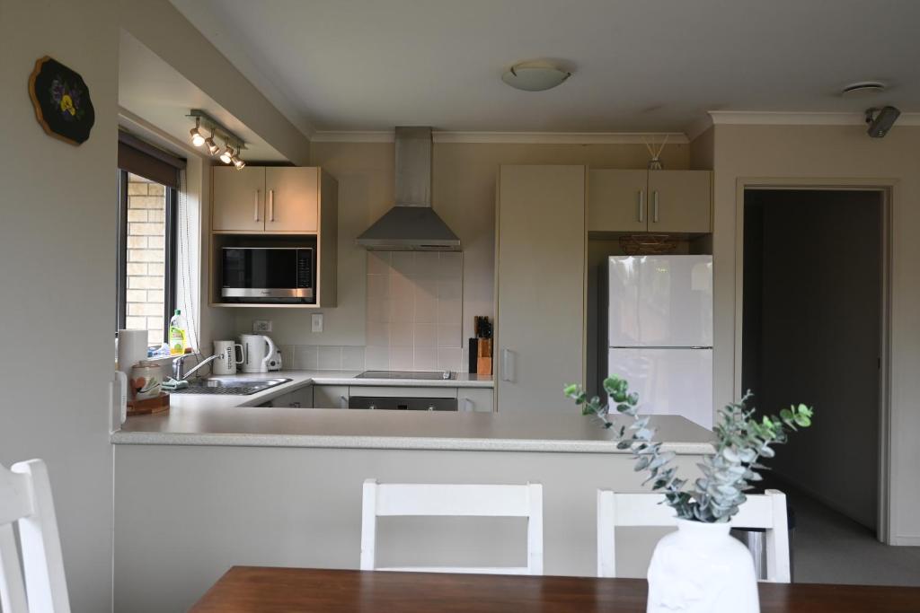 Walking distance to Rototuna Shopping Centre - Resim 17