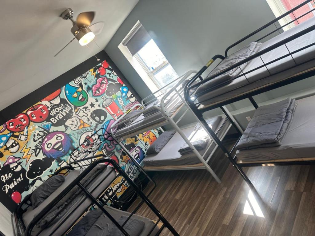 Postel nebo postele na pokoji v ubytování Queen Nest Hotel