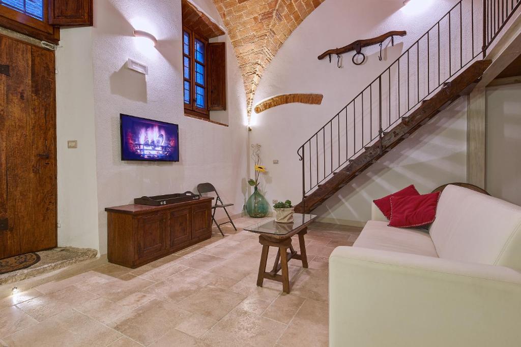 Televízia a/alebo spoločenská miestnosť v ubytovaní La Volta su Arezzo