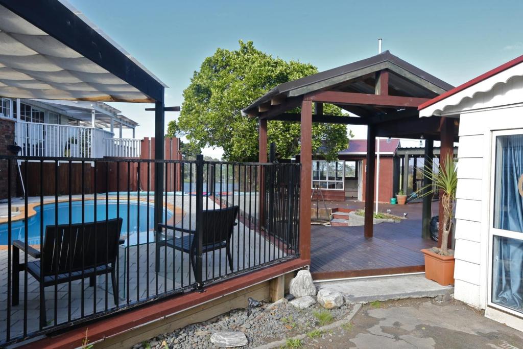 Holiday house in totara park - Resim 13