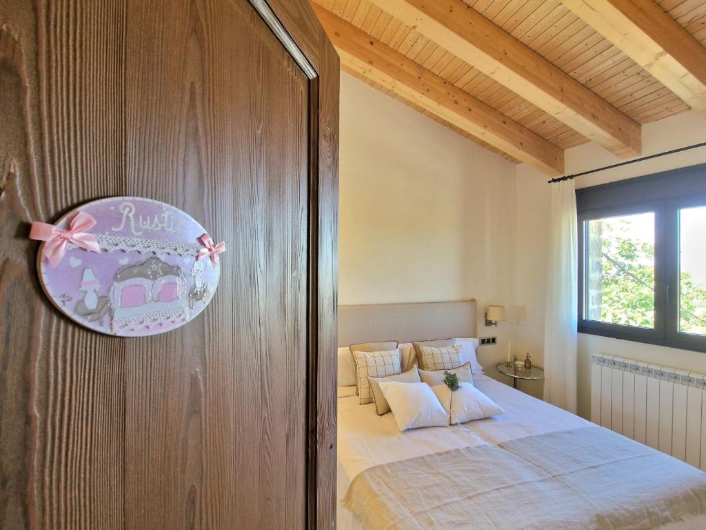 Postel nebo postele na pokoji v ubytování Casa Rural Cal Roseto con jacuzzi