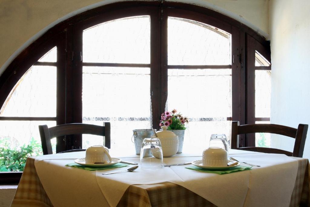 Foto dalla galleria di Camere Zimmer Rooms San Francesco a Buti