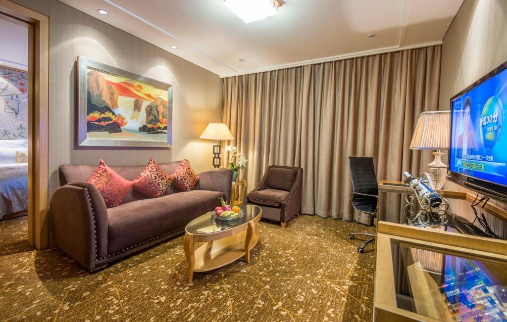 TV a/nebo společenská místnost v ubytování Panyu Hotel