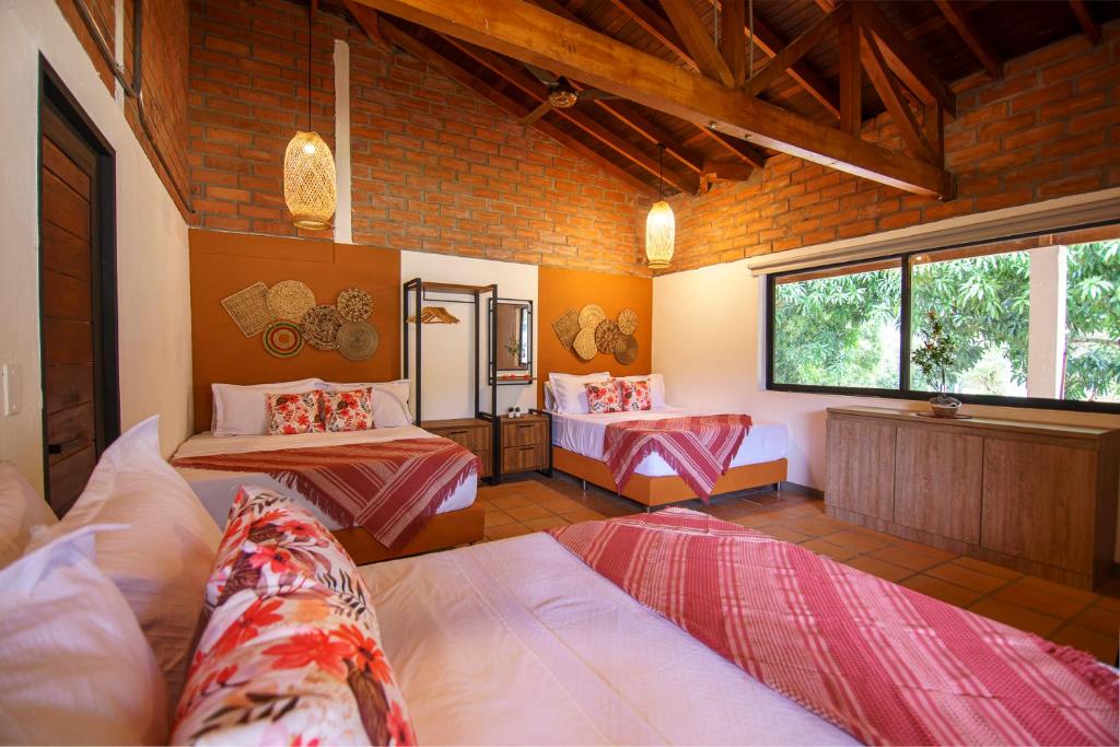 Postel nebo postele na pokoji v ubytování Tres Lagos Hotel