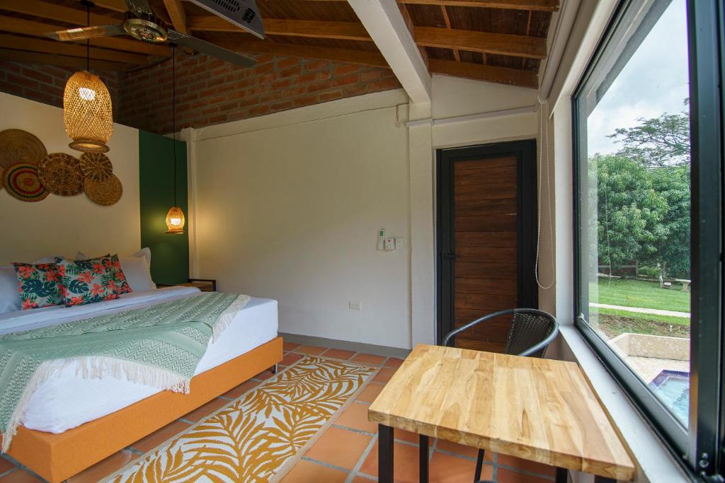 Postel nebo postele na pokoji v ubytování Tres Lagos Hotel