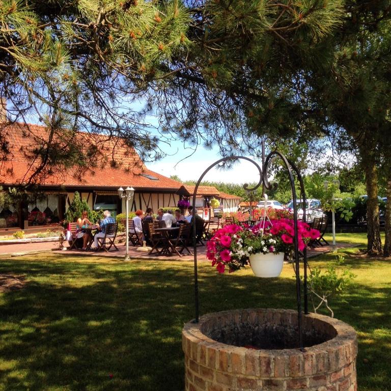 Zahrada ubytování Hôtel Restaurant Le Fiacre à Quend plage