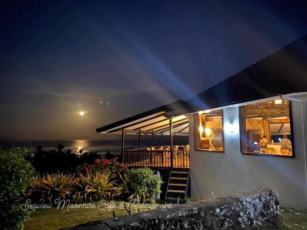 Fotografie z fotogalerie ubytování Seaview Moonrise Café v destinaci Alcoy