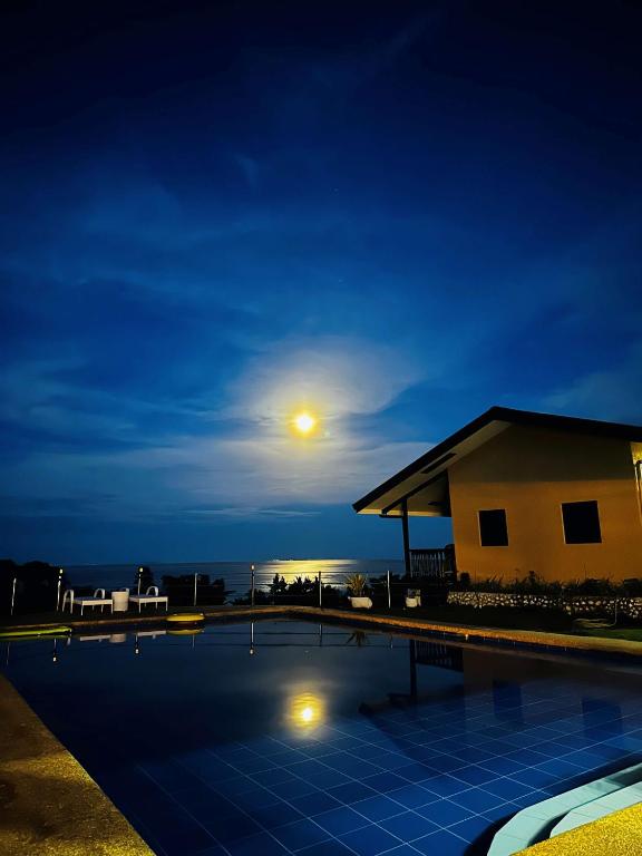 Bazén v ubytování Seaview Moonrise Café nebo v jeho okolí