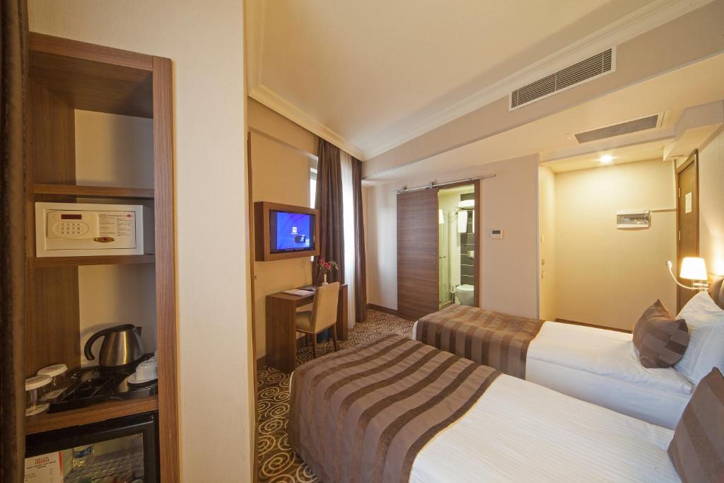 TV a/nebo společenská místnost v ubytování Delta Hotel Istanbul & Old City