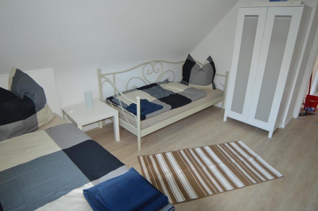 have-a-nice-Stay - Monteurunterkunft - Einzelbetten - Bad - Küche - Parkplatz - Three-Bedroom Apartment