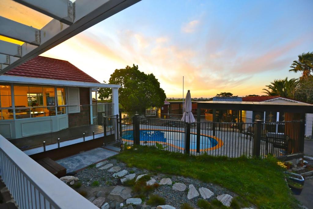 Holiday house in totara park - Resim 2
