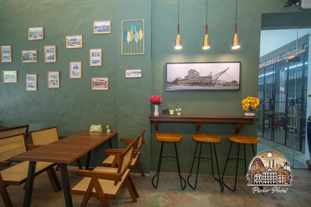 Posezení v ubytování Parlor Hotel
